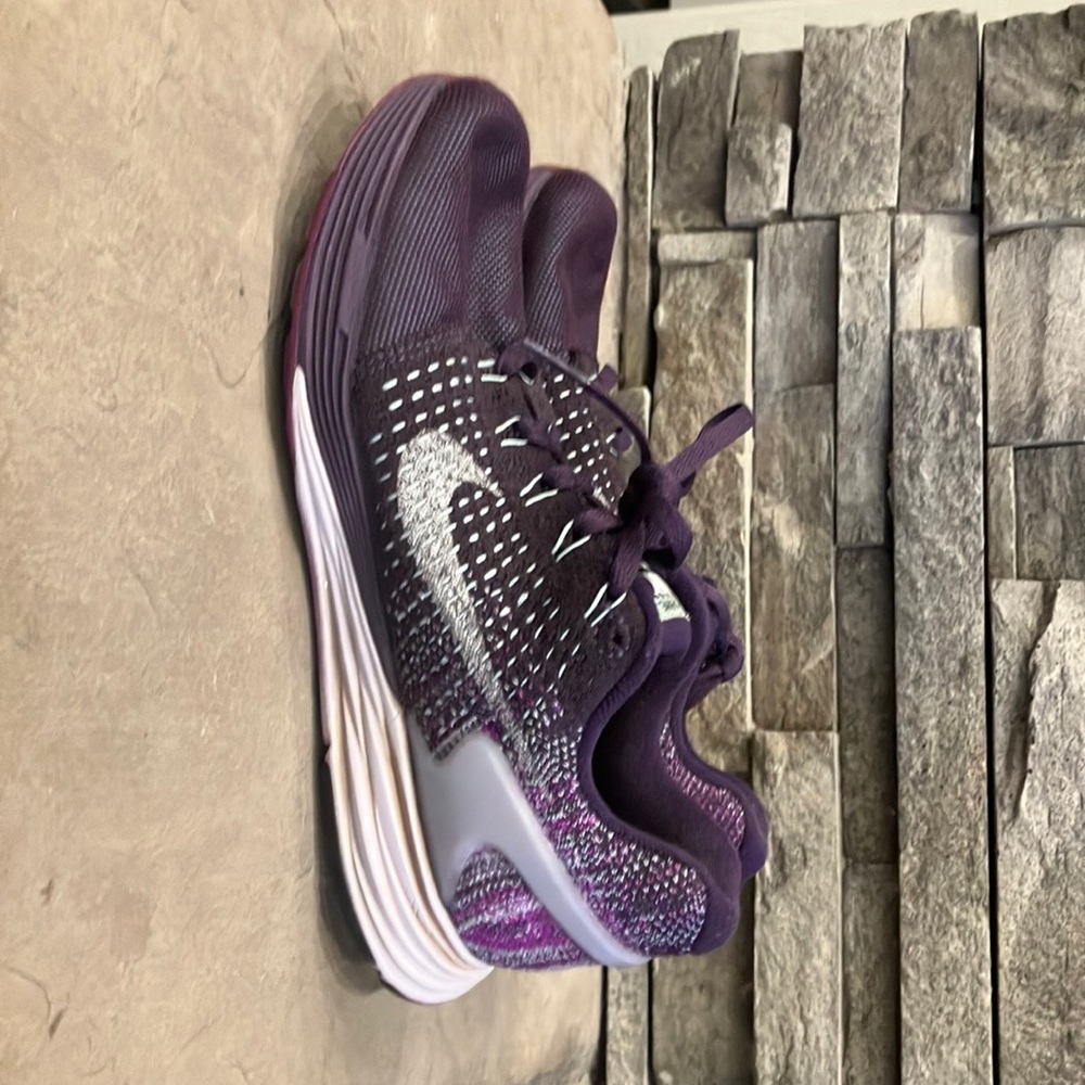 Nike lunarglide 7 running shoe w/ water repel- women’s 6.5